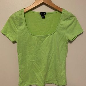 Cropped green tee